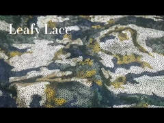 スパンコールの刺繍された生地