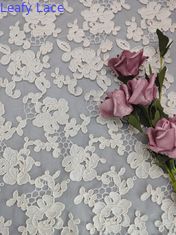 ベージュ色3Dの花の束ねられたレースの生地ポリエステル綿束ねるヤーン