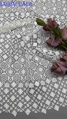 女性の衣類のための白いGeoの化学刺繍されたレースの生地を離れて多100%