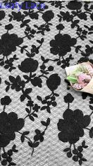黒いコード付き花紋 刺?? 網 蕾の織物 129cm 幅 結婚式のドレス