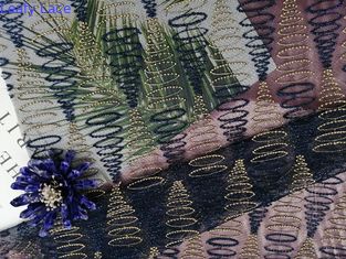 刺繍されるヤードは女の子の服のための幾何学的なメッシュ生地をひもで締める