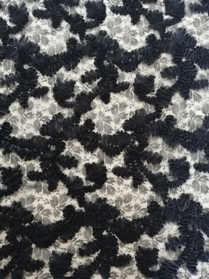 黒い花のレースのアップリケ刺繍の生地のイブニング・ドレスの生地