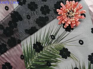 リサイクルされたアゾの自由な女性は緑の刺繍されたレースの生地に服を着せる