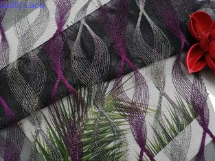 家の織物の紫色の幾何学的な着色された刺繍の生地