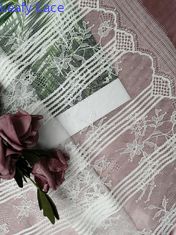 帆立貝ポリエステル花嫁の服のための白いまつげのレースのトリムの生地