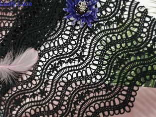 黒い100%のポリエステル化学かぎ針編みのレースの生地の重い刺繍