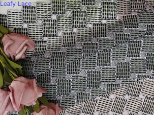 女の子の服幾何学的な刺繍されたレースの生地100ヤードのテュルの網の