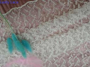 Ecoの友好的で敏感な3D花の白い刺繍のレースの生地