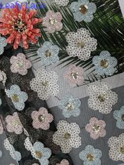 花の刺繍されたスパンコールのレースの生地