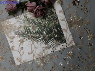 ピンクの花のスパンコール党はウェディング ドレスのための刺繍の生地に玉を付けた