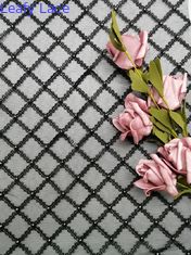 白いGeoは刺繍の生地に玉を付けた