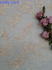 束ねることは100%のポリエステルによって刺繍される服装の生地をひもで締める