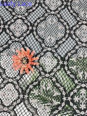 水溶性の刺繍は花の化学レースの生地を着色した