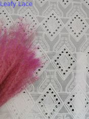 ダイヤモンド パターン レース アイレット白い綿のBroderieの生地