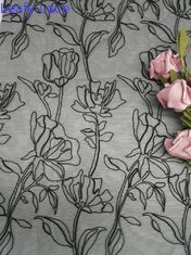 刺繍3Dの花のレースの生地の花のテュルの束ねられた黒い網