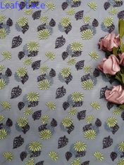 125CMの3D花のレースの生地によって着色されるボイルの刺繍金属テュル