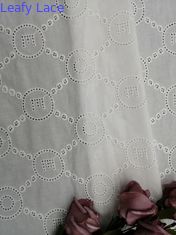 手紙パターン レースはアイレット生地の赤ん坊の服の布を刺繍した