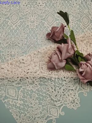 広いピンクによって刺繍される化学レースの生地のライト級選手完全なポリエステル125cm