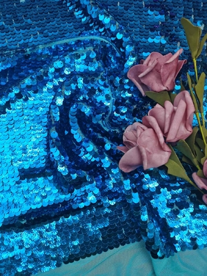 51"党のための明るく青い貝の形のスパンコールの刺繍のメッシュ生地