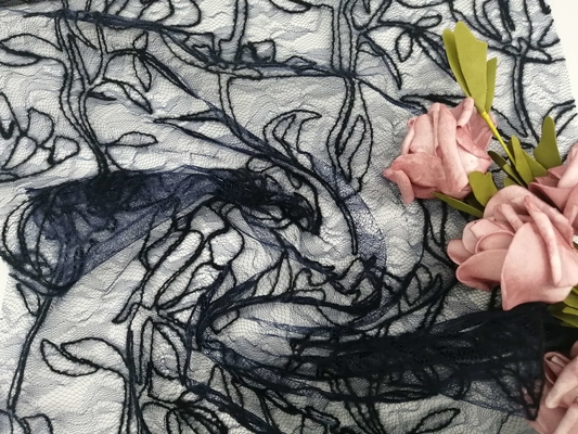 黒は刺繍された花パターンをひもで締める生地129cmの幅を束ねた