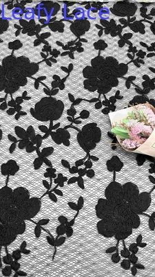 黒いコード付き花紋 刺?? 網 蕾の織物 129cm 幅 結婚式のドレス