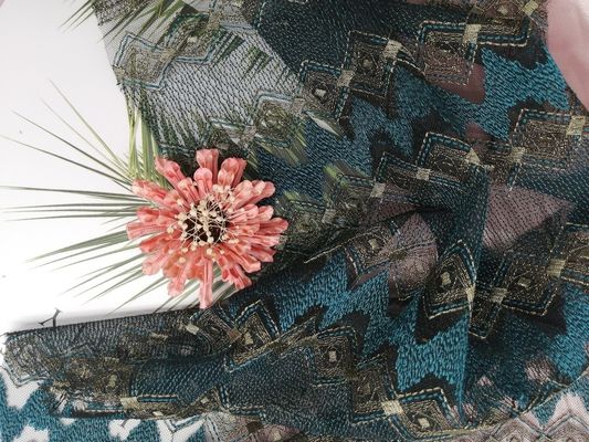 49"は金女性のための金属刺繍された生地を服を着るひもで締める