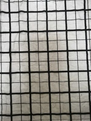 服のための幾何学的な刺繍されたレースの生地の白いレース材料