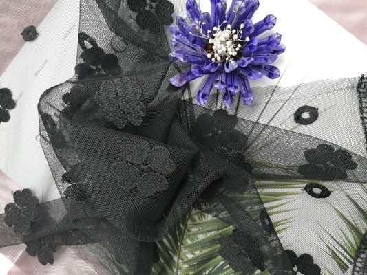 リサイクルされたアゾの自由な女性は緑の刺繍されたレースの生地に服を着せる