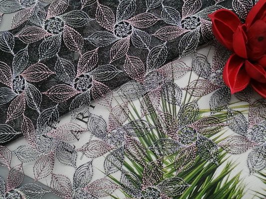 80ヤードによっては女の子のための着色された刺繍の生地が服を着る開花する