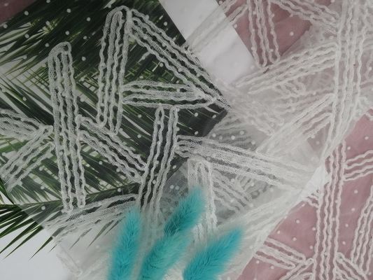 女性のためのGarment Fabric Lace白い3Dアップリケ刺繍の生地