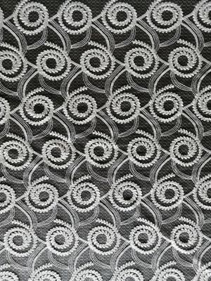 白い刺繍されたレース無光沢ポリエステル生地100ヤードの