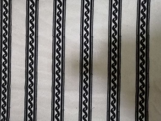 ナイロン線形幾何学的で黒い刺繍されたレースの生地