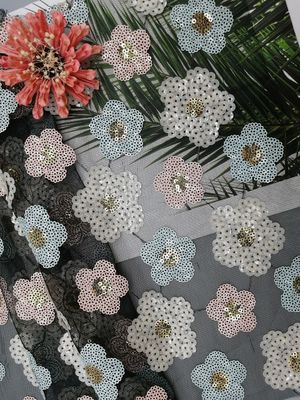花の刺繍されたスパンコールのレースの生地