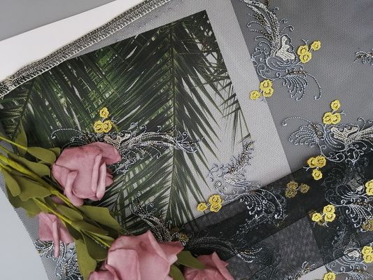 2 Colorwayの花党は刺繍の生地に玉を付けた
