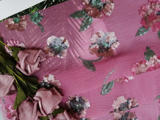 着色された刺繍された花のスパンコールの生地に完全に絹100%