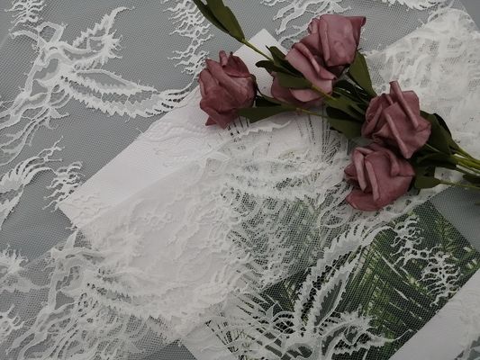 軽量の白いChantillyのレースの生地の花嫁のウェディング ドレスの生地