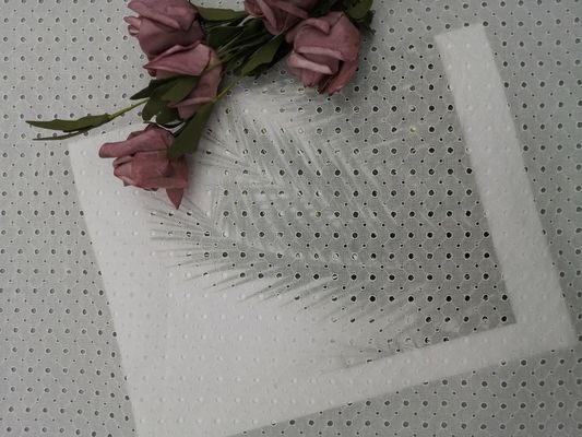 佐倉の桜の糸白い刺繍されたアイレット生地
