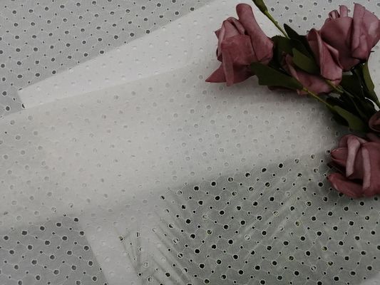 佐倉の桜の糸白い刺繍されたアイレット生地