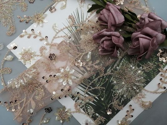 ピンクの花のスパンコール党はウェディング ドレスのための刺繍の生地に玉を付けた