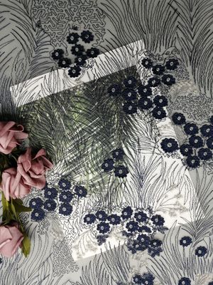 花の刺繍のかぎ針編みのレースの生地60ヤードの海軍3D