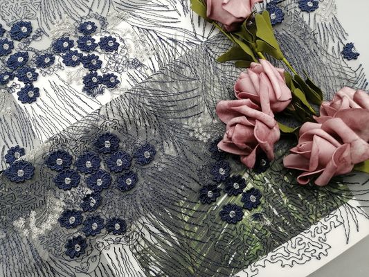 花の刺繍のかぎ針編みのレースの生地60ヤードの海軍3D