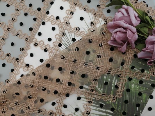 125cmのポルカ ドットの刺繍はテュルのメッシュ生地を群がらせた