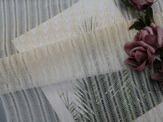 幾何学的な束ねられたレースの生地のアイボリーの花嫁のレースの生地100ヤードの145cmの