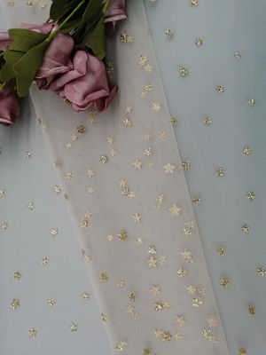 金属星はテュルのメッシュ生地の女性を服を着せるホイルの印刷のコーティングに形づける