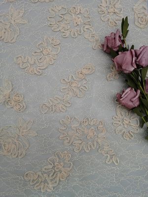 束ねることは100%のポリエステルによって刺繍される服装の生地をひもで締める