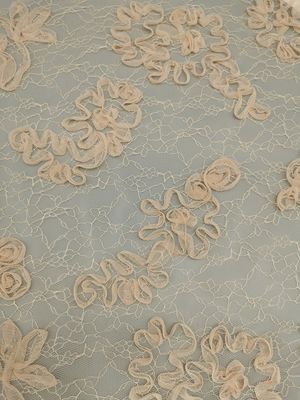 束ねることは100%のポリエステルによって刺繍される服装の生地をひもで締める