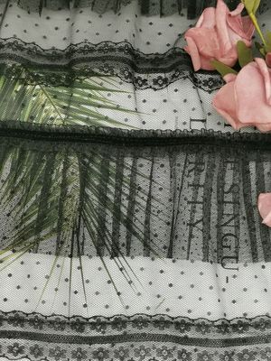 プリーツをつけられたしわの網を印刷する黒い点ホイルはテュルの生地を押しつぶした