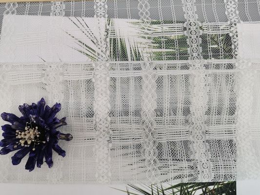 Dress Fabric白く幾何学的な網のテュルのレースの生地の軽量の女性