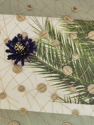 テュルの金属レースは点の生地の女の子の服を刺繍した
