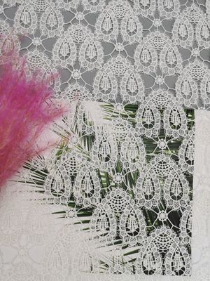 中心パターン刺繍のかぎ針編みのレースの生地の化学ウェディング ドレスのレース